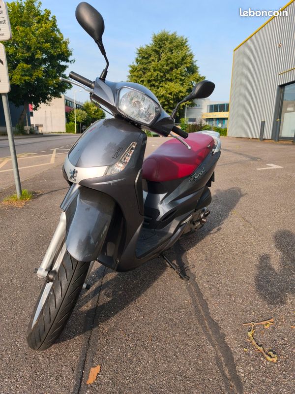 Peugeot Tweet 125 Motorino Grigio Scooter Peugeot Tweet 125 Motos