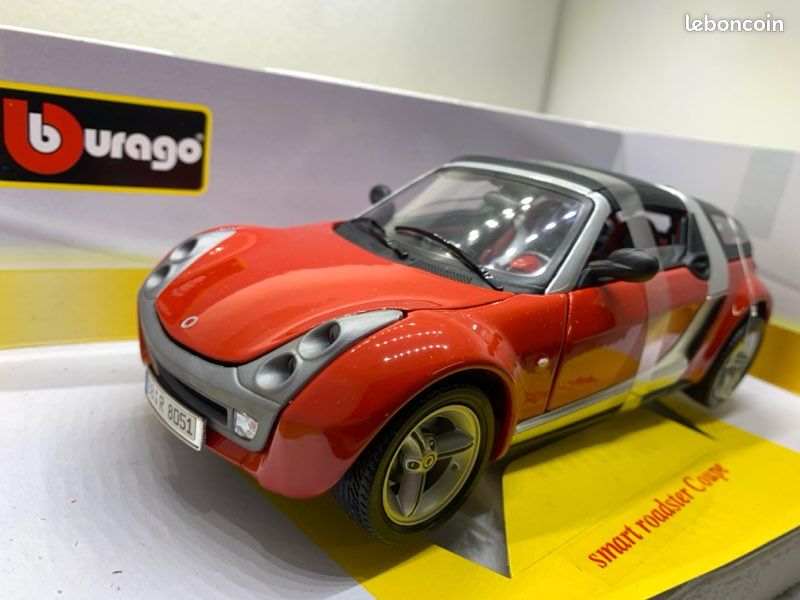 SMART ROADSTER COUPE BURAGO 1/18 - Miniature Verte - Boîte Fatiguée
