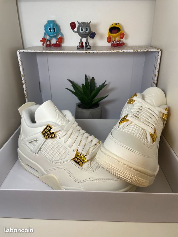 Air Jordan 4 Sail Metallic Gold (image 1)