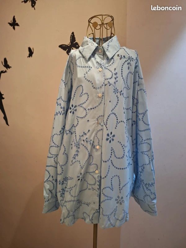 Chemise bleue clair en coton & broderies anglaises (image 1)