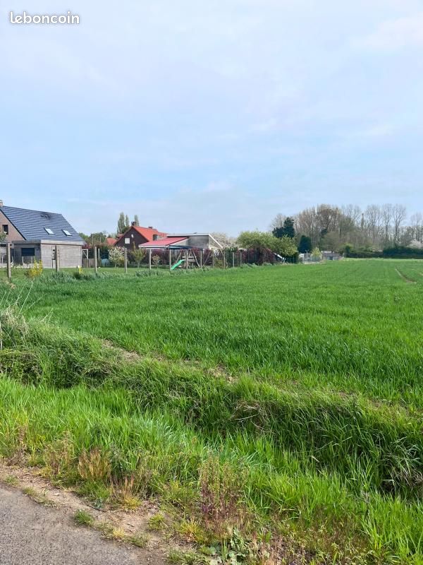 Terrain 606 m² Eringhem · 91 500 €