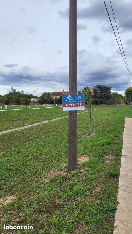 Terrain à bâtir de 900 m² à BAZIEGE (31) · à Baziège · 143 000 €