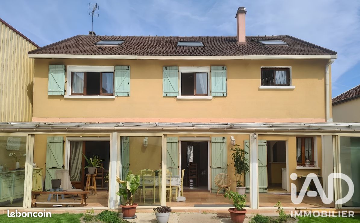 Maison 8 pièces 168 m² · à Vaujours · 168 m² · 450 000 €