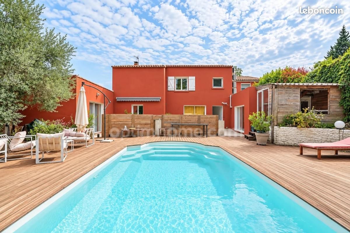 Maison 10 pièces 276 m² · à Plaissan · 276 m² · 678 000 €