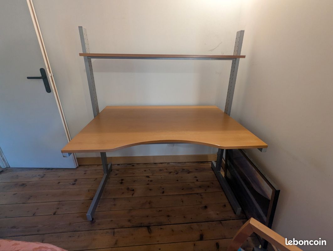 Bureau (image 1)