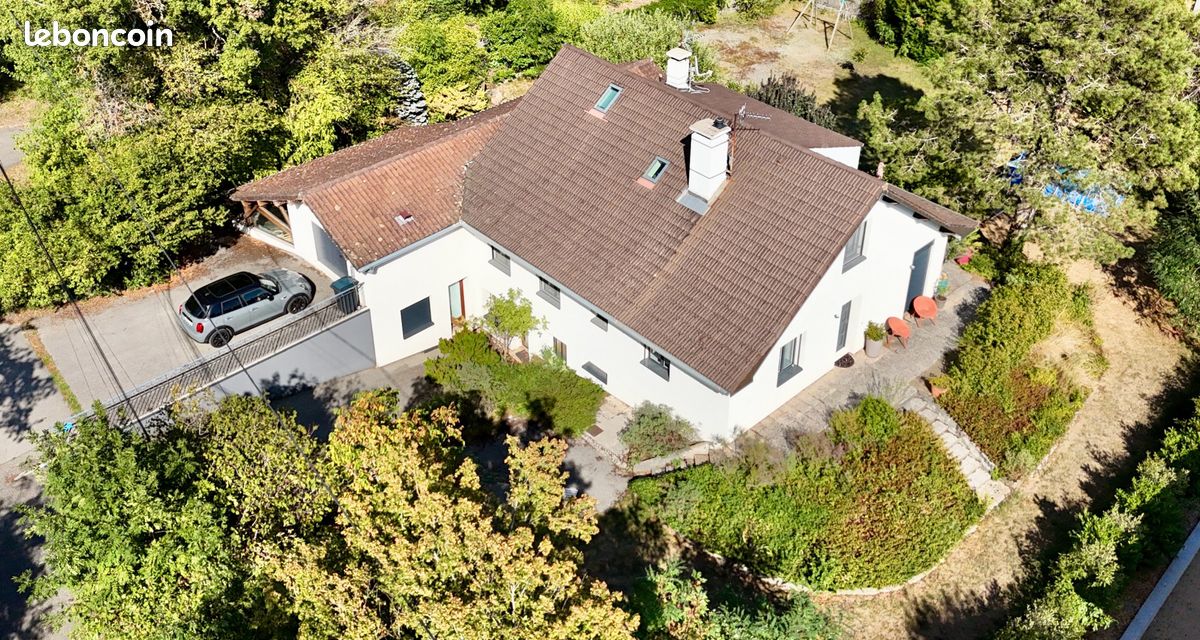 Maison 9 pièces 241 m² · à Divonne-les-Bains · 241 m² · 1 295 000 €