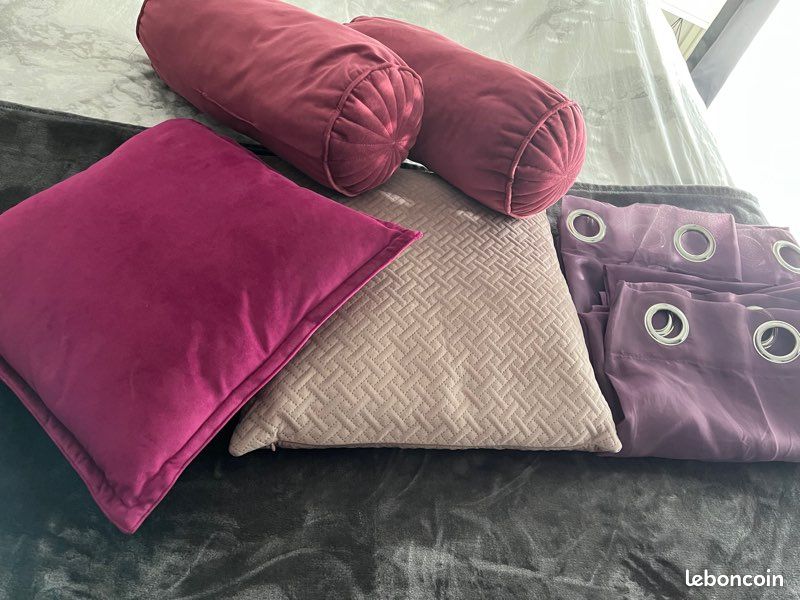 Ensemble coussins et rideau (image 1)