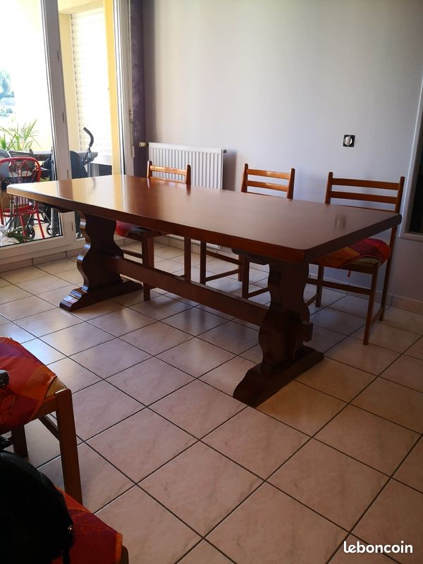 Table en bois massif de très bonne qualité (image 3)