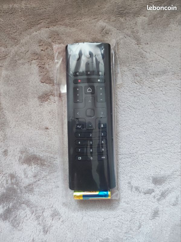 Télécommande SFR Pour Décodeurs IPTV - Excellent état, Piles Incluses, Modèle Générique Noir