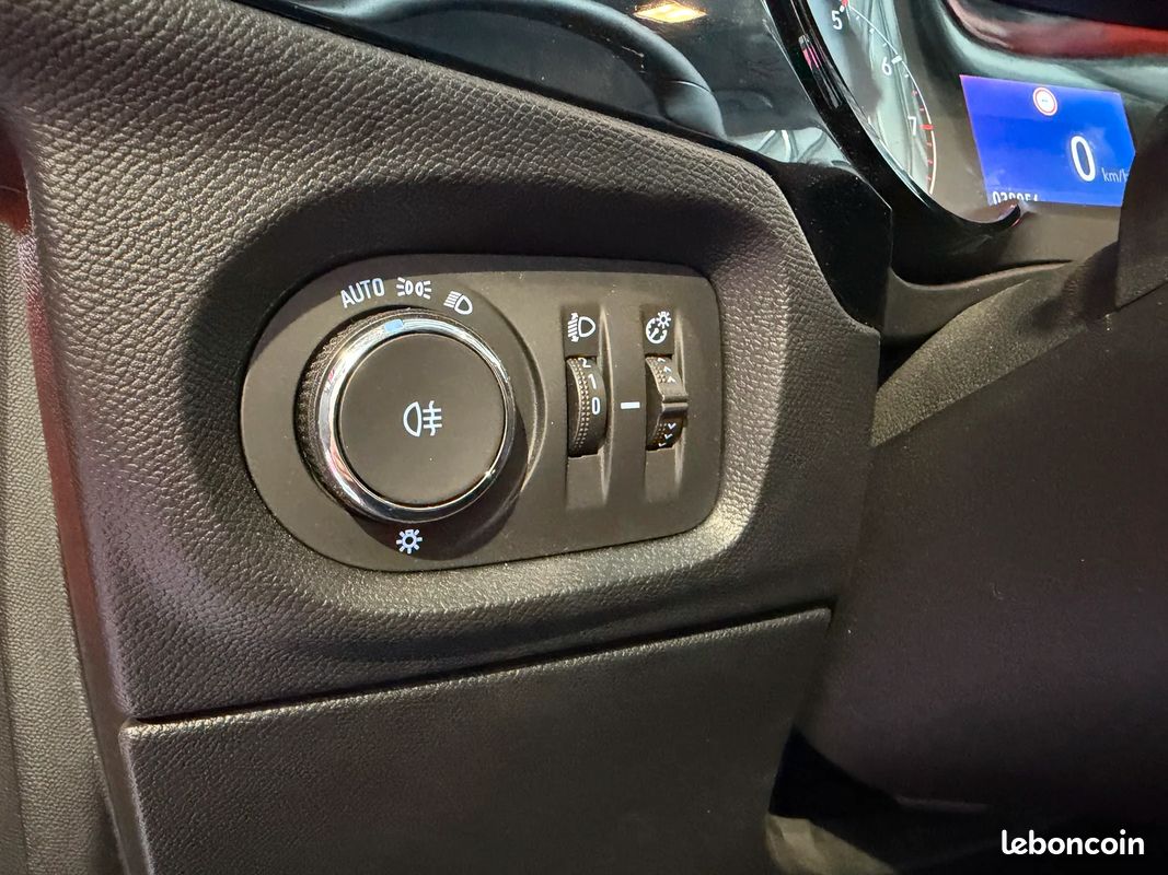 Opel CORSA 1.2 Turbo 100ch Edition - ENTRETIEN A JOUR - BOUGIES CHANGEES - PNEUS AVANTS NEUFS - CARPLAY (image 16)