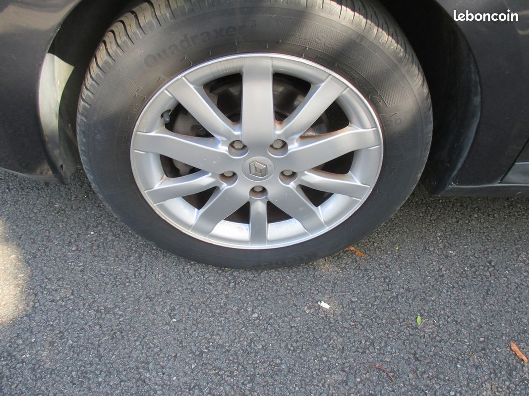 Renault MEGANE III 1.5 DCI 105CH PRIVILEGE ECO² (image 20)