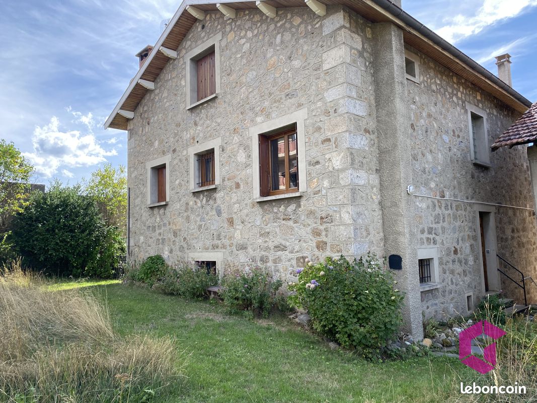 Maison 4 pièces 150 m² · à Dunières · 150 m² · 129 000 €