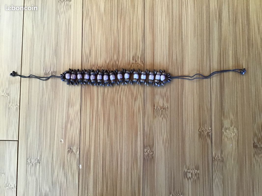 Bracelet ethnique en bois (image 1)