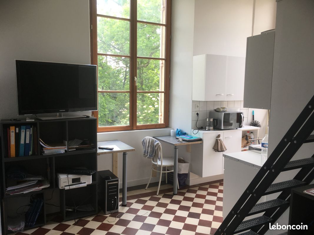 Studio (image 1)