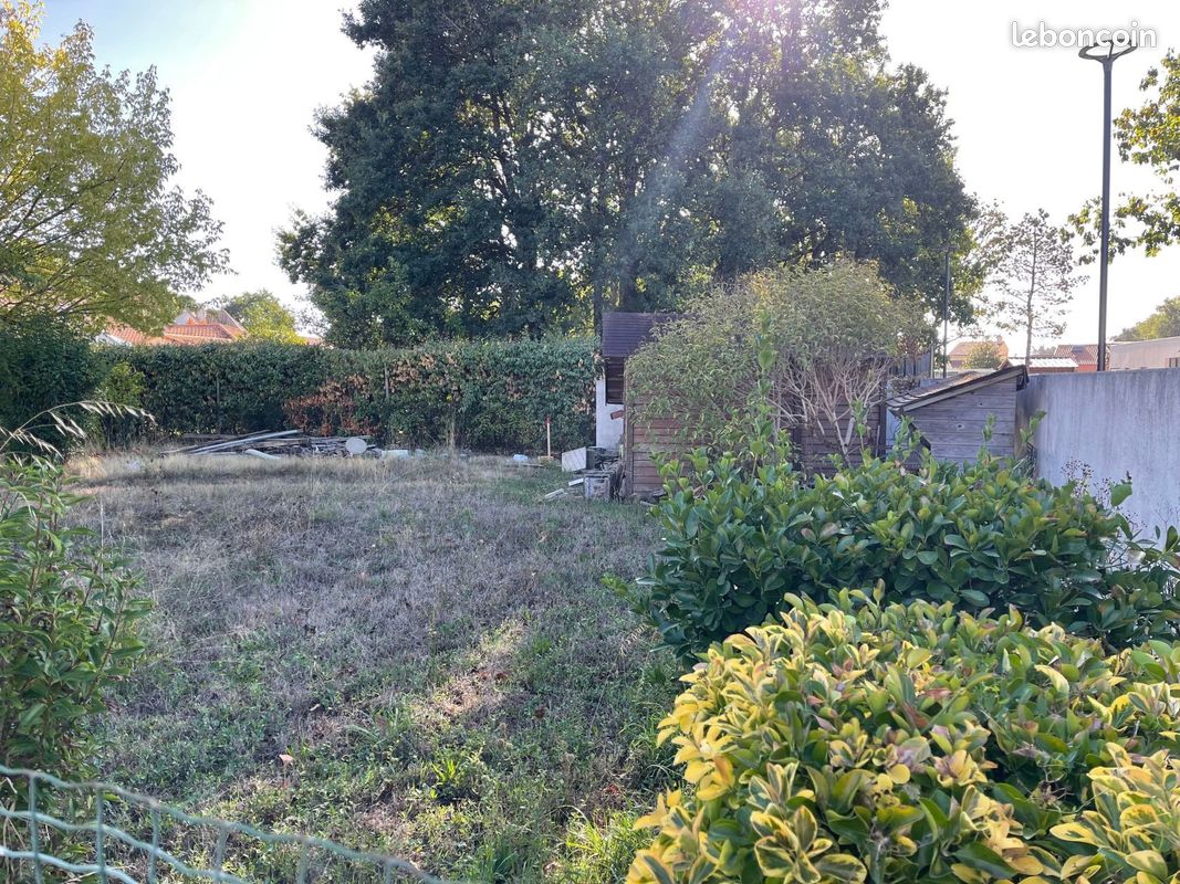 Terrain à bâtir de 400 m² à BASSE-GOULAINE (44) · 160 000 €
