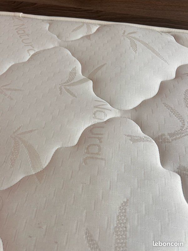 Matelas 140x190 très confortable – Excellent état (image 3)