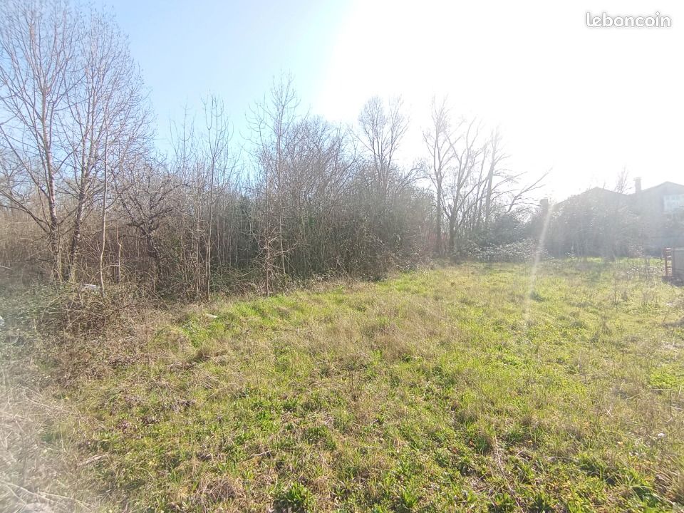 Terrain 1 000 m² Brie · 50 000 €