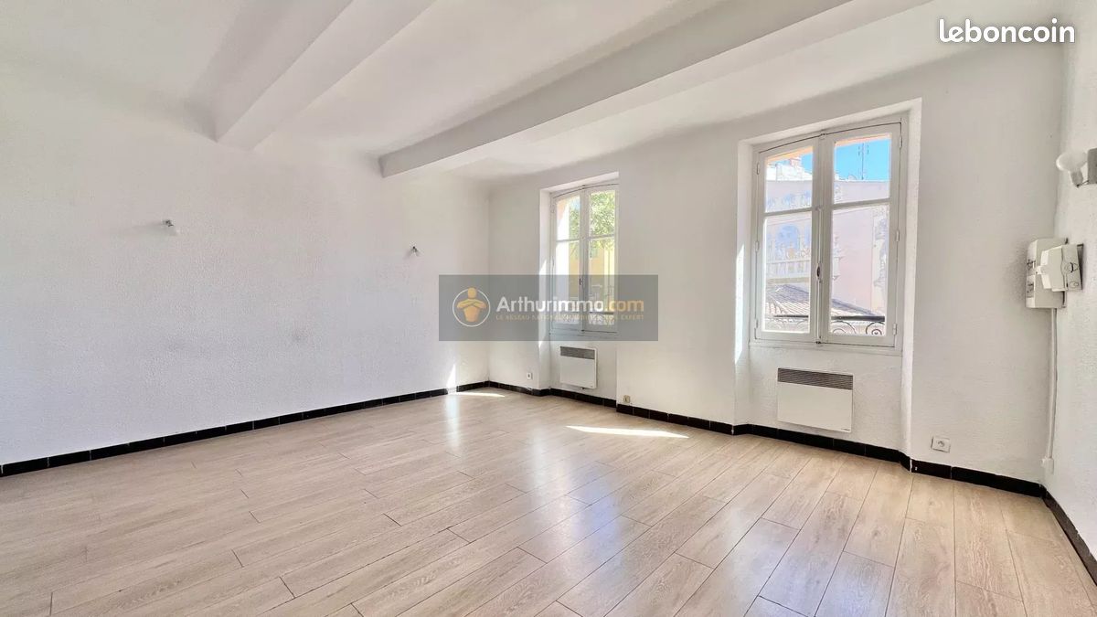 Local commercial 7 pièces · à Fréjus · 329 900 €