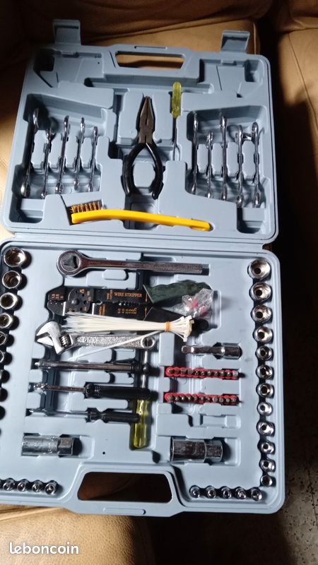 MALLETTE OUTILS COMPLETE NEUVE dimensions 35 cm x 30 cm (image 1)