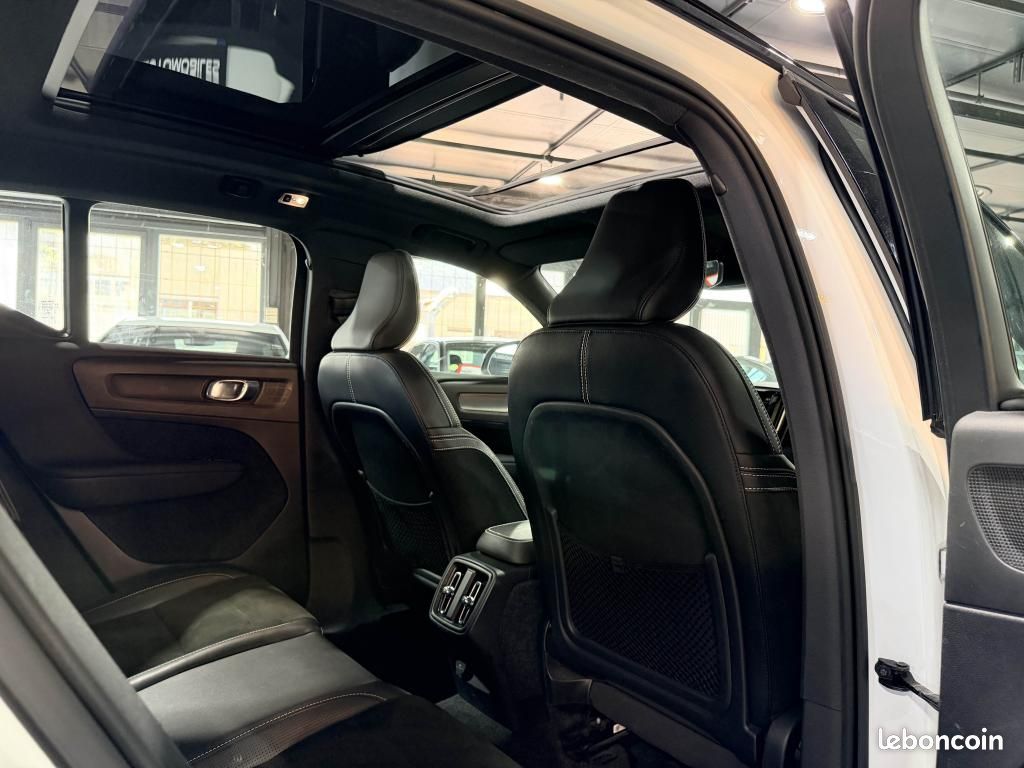 VOLVO XC40 D4 AWD 190 ch Geartronic R-Design- Toit ouvrant- Harman/Kardon- Keyless (image 19)