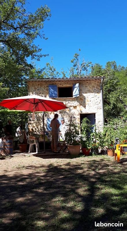 Local commercial 2 pièces 36 m² · à La Roque-en-Provence · 36 m² · 90 000 €