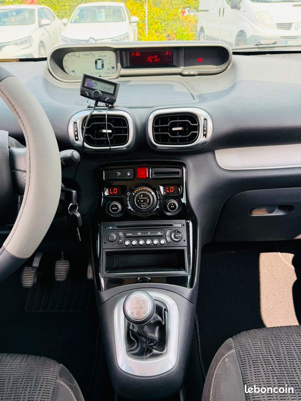CITROEN C3 Picasso 1.6 HDi90 Confort (image 10)