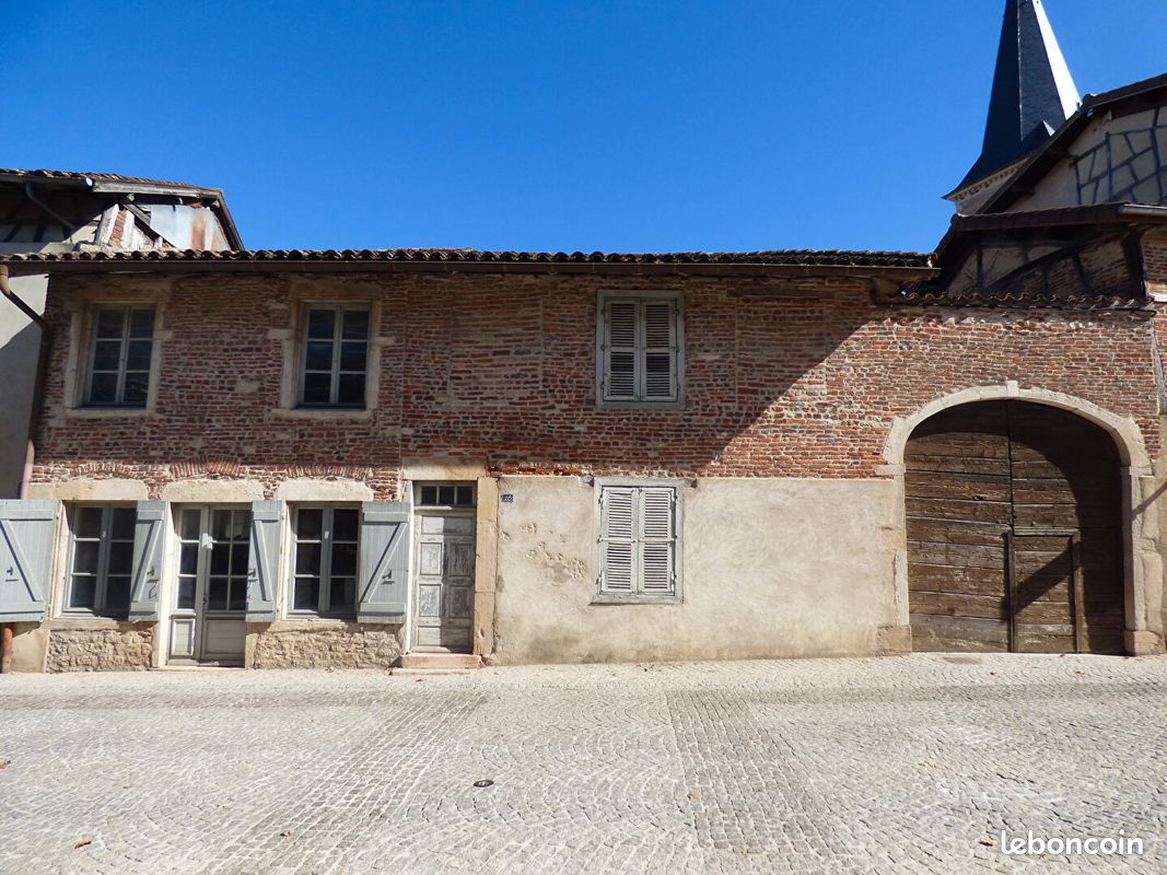 Maison 3 pièces 130 m² · à Saint-Trivier-de-Courtes · 130 m² · 105 000 €