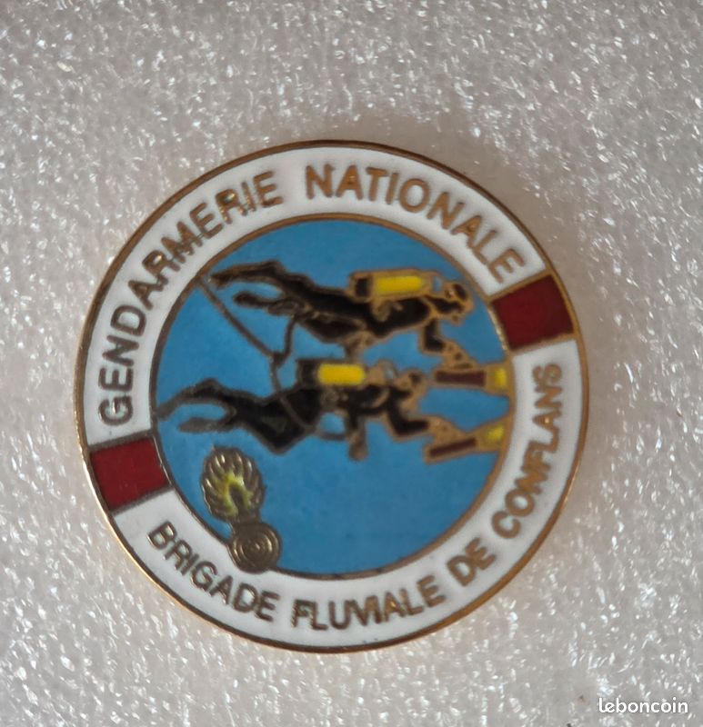 Pin's Gendarmerie - Brigade Fluviale Conflans - Logo (image 1)
