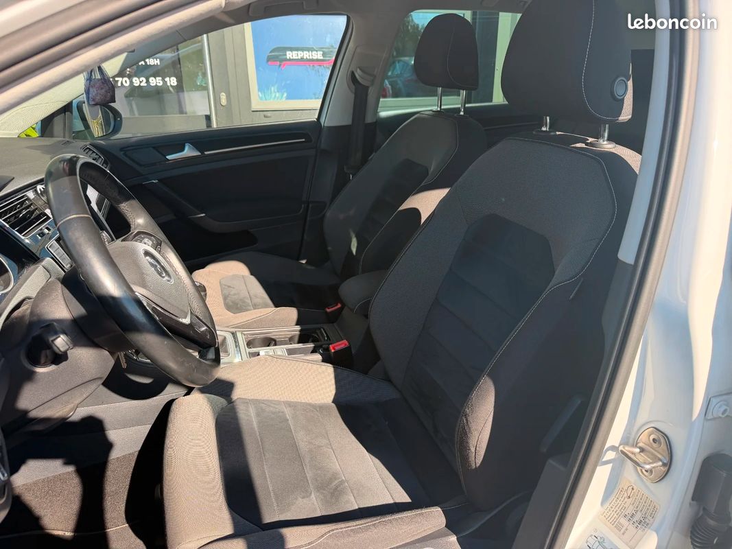 VOLKSWAGEN GOLF 7 2.0 TDI 150 ch BlueMotion Technology Carat avec GPS / RÉGULATEUR / RADAR AVANT ET ARRIÈRE (image 8)