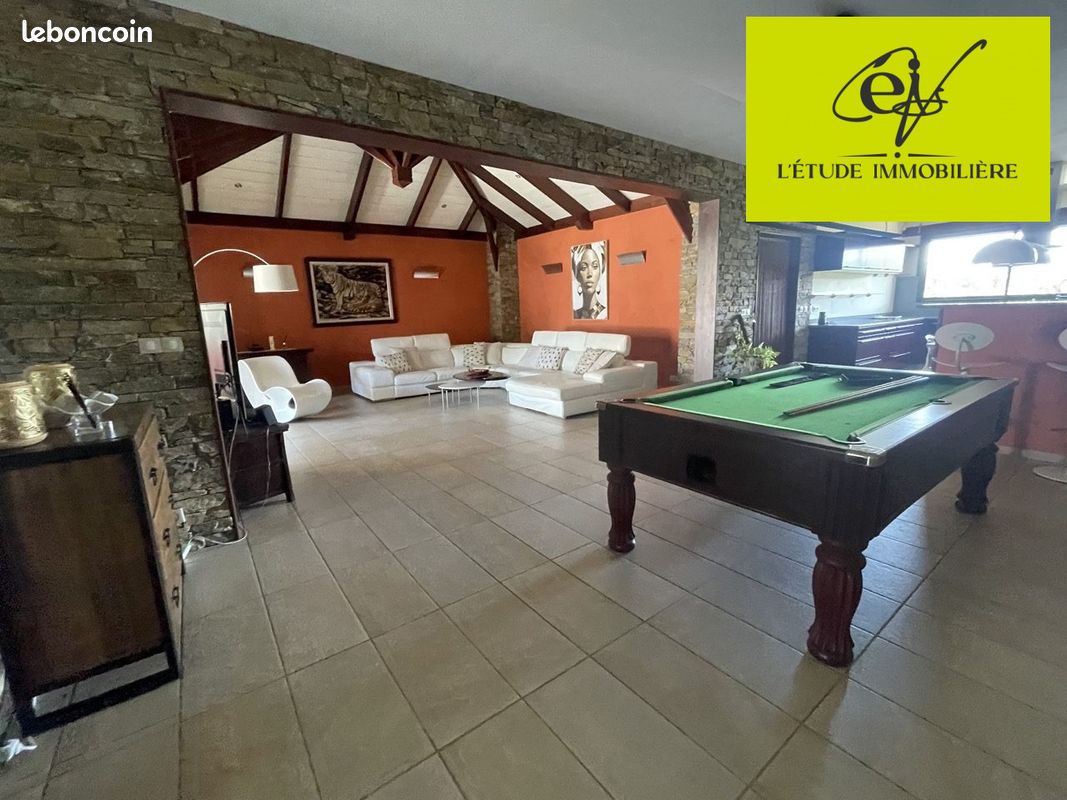Maison 6 pièces 235 m² · à Saint-Pierre · 235 m² · 3 000 €/mois