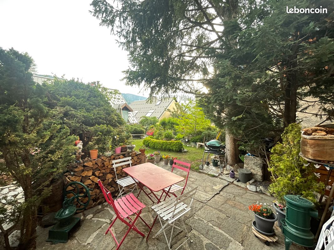 Maison 8 pièces 215 m² · à Saint-Chaffrey · 215 m² · 1 000 000 €