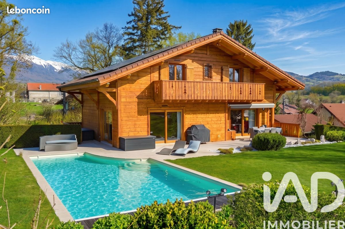 Maison 8 pièces 230 m² · à Thoiry · 230 m² · 1 490 000 €