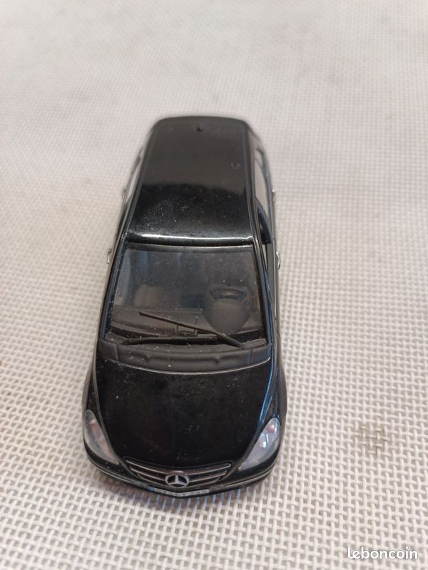 Miniature Mercedes Classe B 2005 - Minichamps 1/43 - Noire (sans Boîte)