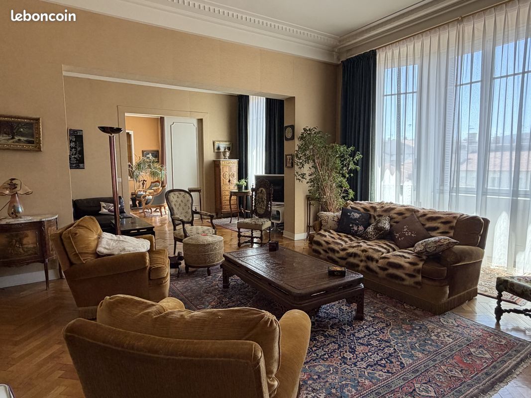 Appartement 10 pièces 266 m² · à Saint-Étienne · 266 m² · 295 000 €