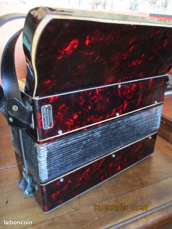 Ancien accordéon de piano ADLER PERFEKTA rouge (image 1)