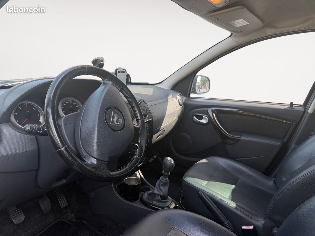 DACIA DUSTER 1.5 dCi 110 4x2 Lauréate (image 2)