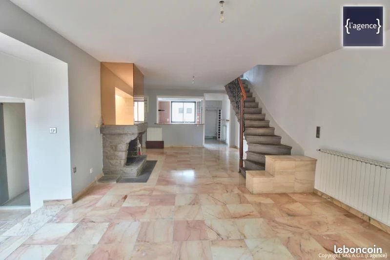 Appartement 5 pièces 160 m² · à Châtel-Guyon · 160 m² · 800 €/mois