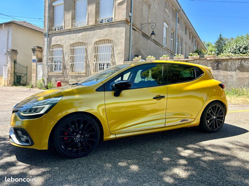 Renault Clio 4 rs trophy 220cv (image 1)