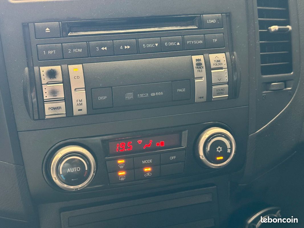 Mitsubishi PAJERO 3.2 DID 200ch (image 17)