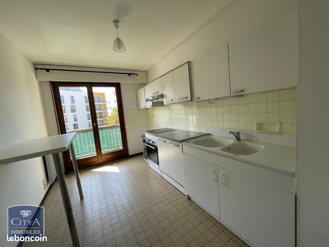 Appartement 3 pièces 68 m² · à Saint-Julien-en-Genevois · 68 m² · 1 390 €