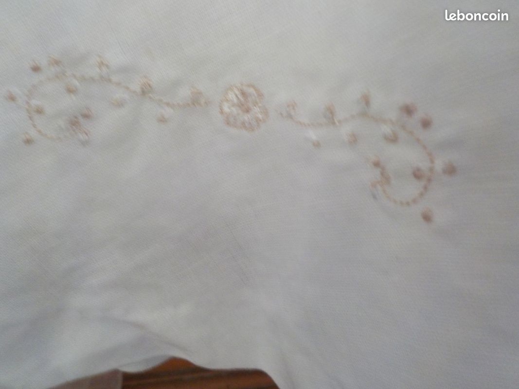 Superbe robe blanche à bretelles pour cérémonie marque JODHPUR taille 5 ans impeccable et boléro rose 5 ans l'ensemble 10 Euros ou séparé (image 5)