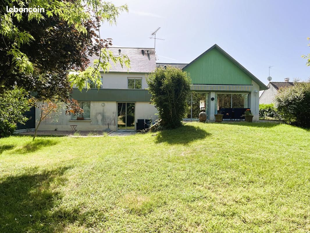 Maison 8 pièces 210 m² (image 1)