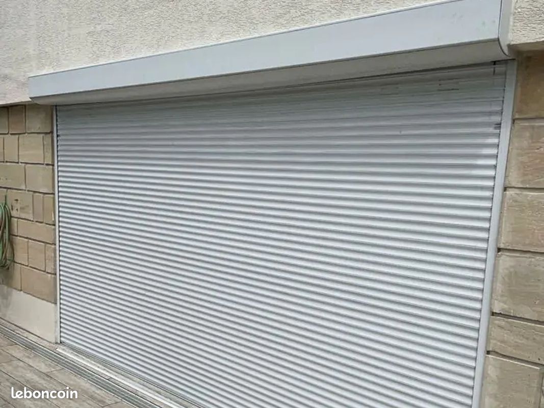 Rideau métallique pour garage Paris | Fabrication & pose sur mesure (image 4)
