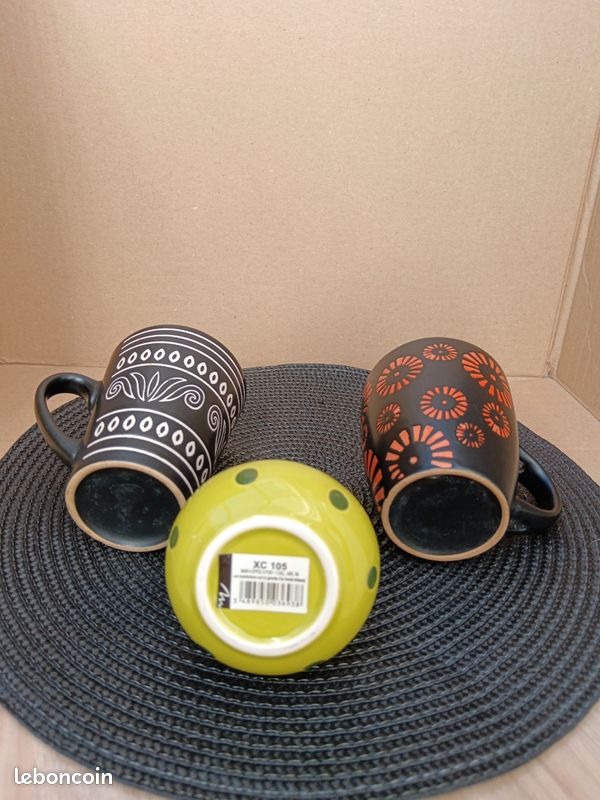 Vend trio de jolies tasses et son petit contenant à thé ou petite sucrière (image 3)