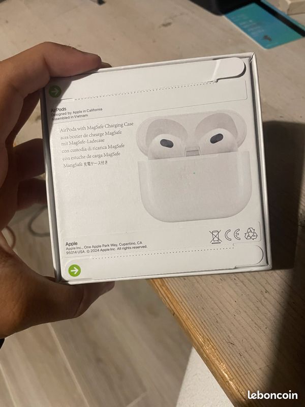 Air pod 3 (image 2)