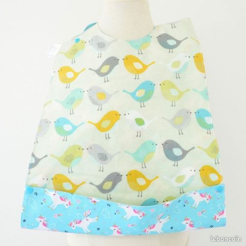 Bavoir imperméable réversible avec poche de récupération Oiseau/licorne - neuf (image 1)