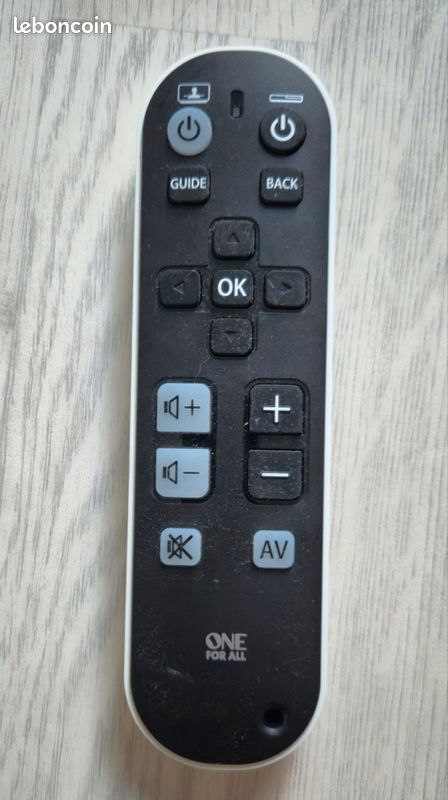 One For All Zapper Basic Telecomando Universale URC 6810 – Per TV, Decoder E Soundbar, Tasti Grandi E Colorati, Impostazione Facile