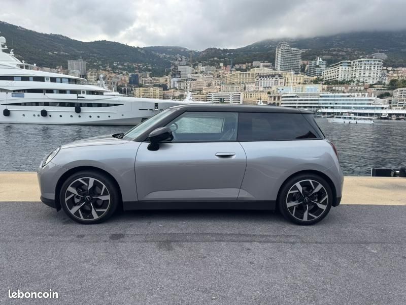 Mini Cooper 3 Portes SE 218ch Favoured (image 4)