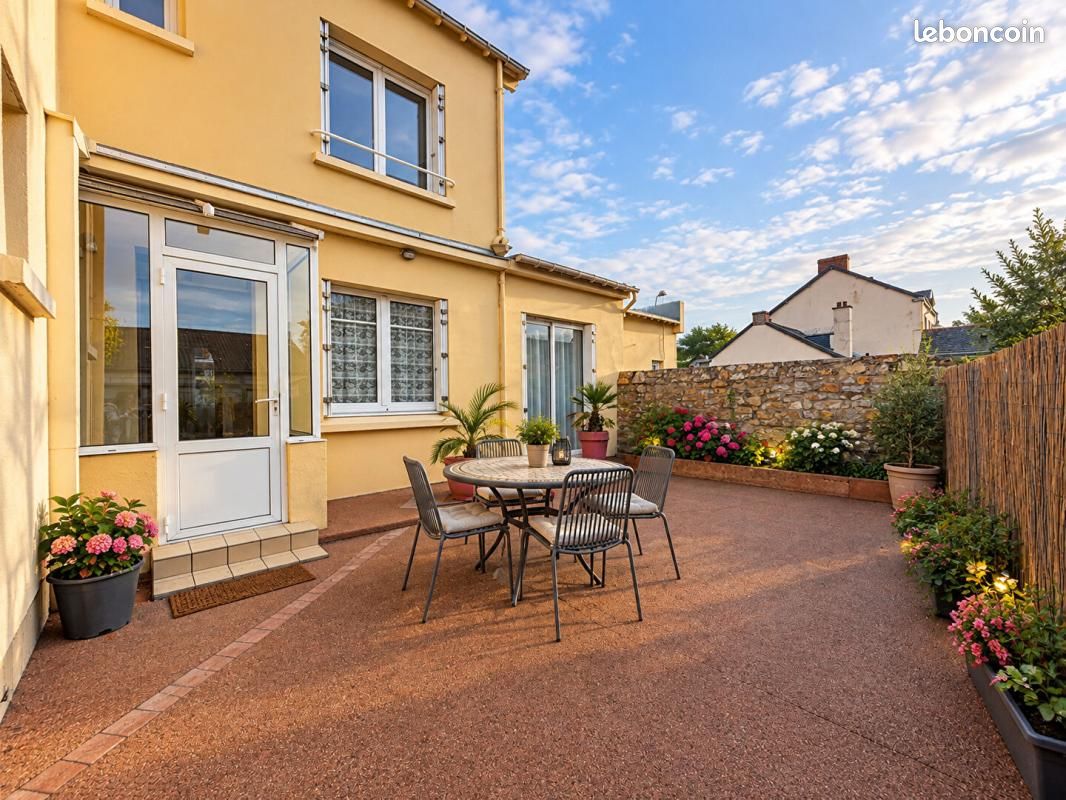 Maison 7 pièces 178 m² · à Lusanger · 178 m² · 150 000 €