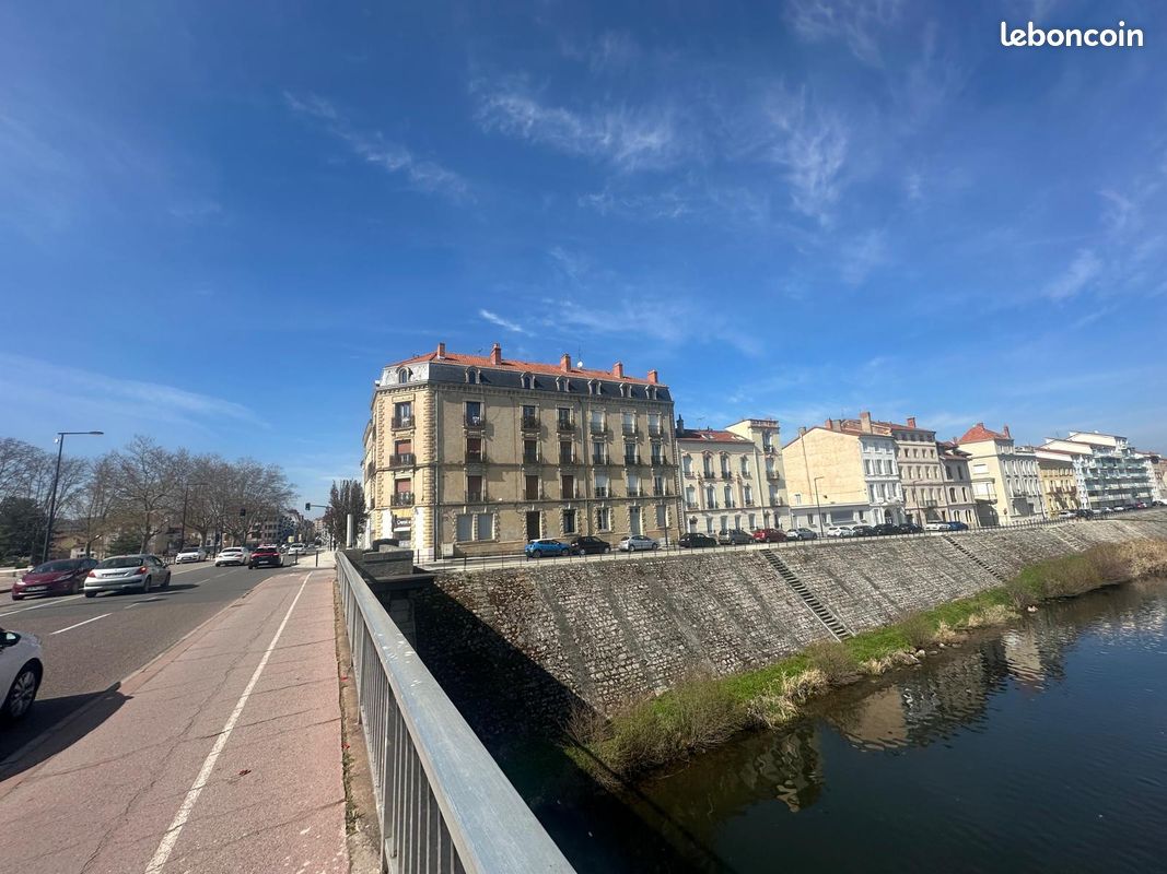 Appartement 2 pièces 57 m² · à Roanne · 57 m² · 60 000 €